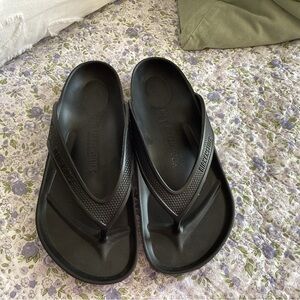 Birkenstock Women’s Black Flip-Flops. Size 38. B3